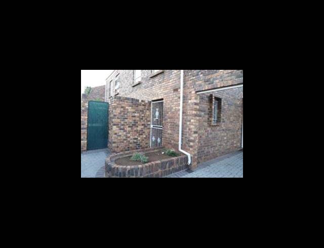 3 BEDROOM TOWNHOUSE FOR SALE IN VAALPARK